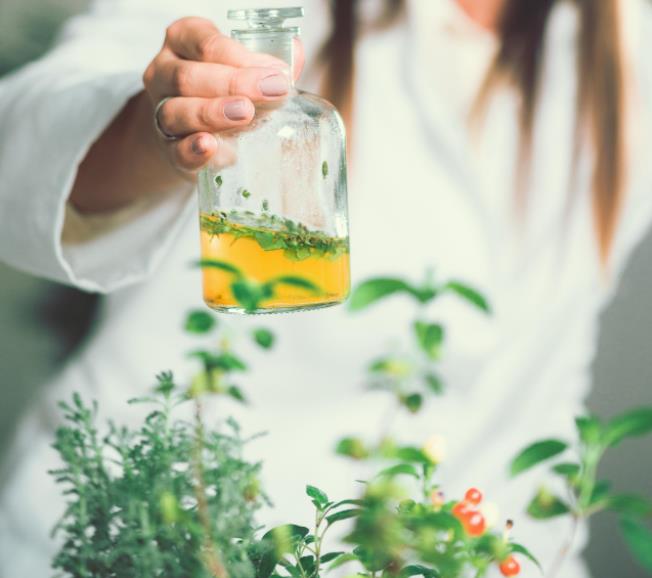 在化妆品行业，究竟如何界定“植物原料”？